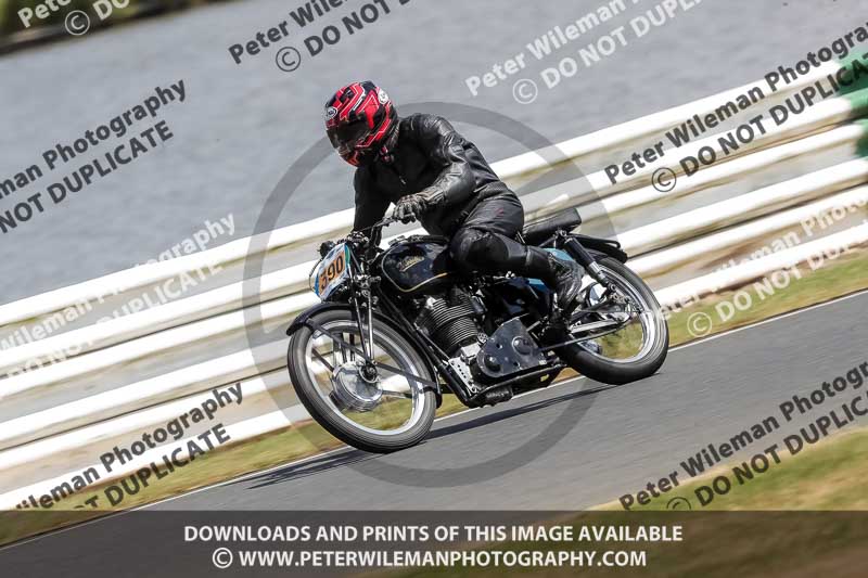 Vintage motorcycle club;eventdigitalimages;mallory park;mallory park trackday photographs;no limits trackdays;peter wileman photography;trackday digital images;trackday photos;vmcc festival 1000 bikes photographs