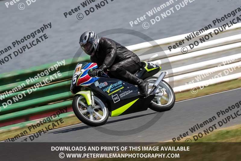 Vintage motorcycle club;eventdigitalimages;mallory park;mallory park trackday photographs;no limits trackdays;peter wileman photography;trackday digital images;trackday photos;vmcc festival 1000 bikes photographs