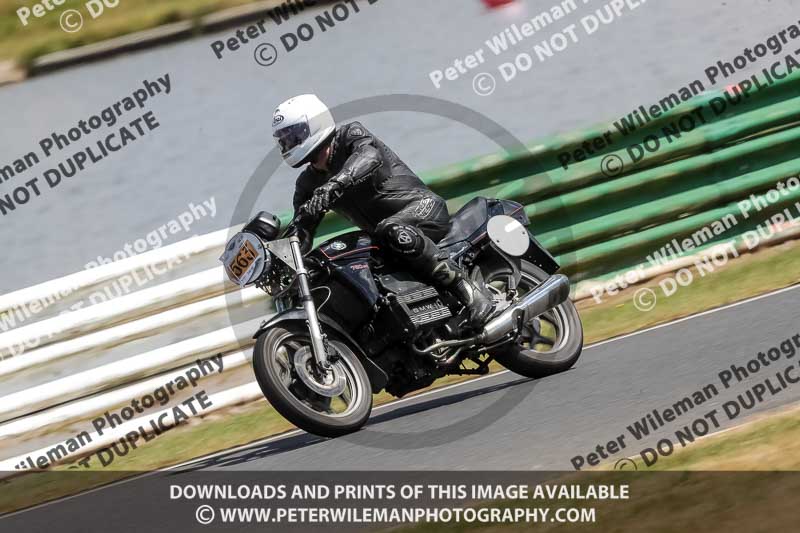 Vintage motorcycle club;eventdigitalimages;mallory park;mallory park trackday photographs;no limits trackdays;peter wileman photography;trackday digital images;trackday photos;vmcc festival 1000 bikes photographs