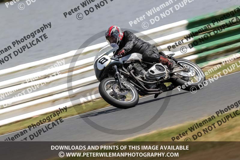 Vintage motorcycle club;eventdigitalimages;mallory park;mallory park trackday photographs;no limits trackdays;peter wileman photography;trackday digital images;trackday photos;vmcc festival 1000 bikes photographs