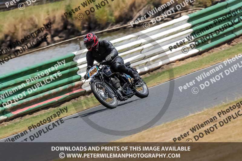 Vintage motorcycle club;eventdigitalimages;mallory park;mallory park trackday photographs;no limits trackdays;peter wileman photography;trackday digital images;trackday photos;vmcc festival 1000 bikes photographs