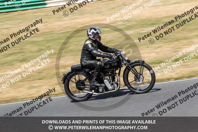 Vintage motorcycle club;eventdigitalimages;mallory park;mallory park trackday photographs;no limits trackdays;peter wileman photography;trackday digital images;trackday photos;vmcc festival 1000 bikes photographs