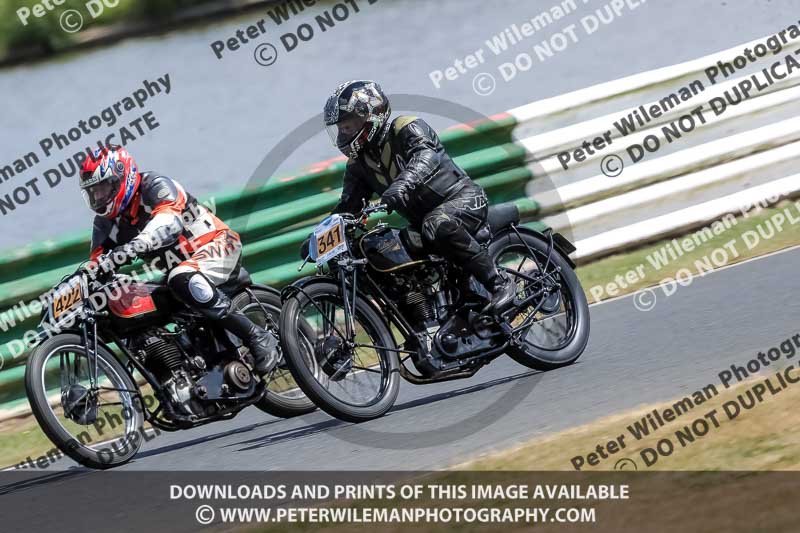 Vintage motorcycle club;eventdigitalimages;mallory park;mallory park trackday photographs;no limits trackdays;peter wileman photography;trackday digital images;trackday photos;vmcc festival 1000 bikes photographs