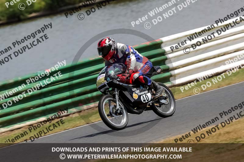 Vintage motorcycle club;eventdigitalimages;mallory park;mallory park trackday photographs;no limits trackdays;peter wileman photography;trackday digital images;trackday photos;vmcc festival 1000 bikes photographs