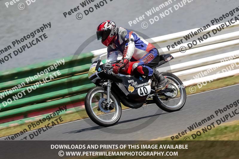 Vintage motorcycle club;eventdigitalimages;mallory park;mallory park trackday photographs;no limits trackdays;peter wileman photography;trackday digital images;trackday photos;vmcc festival 1000 bikes photographs