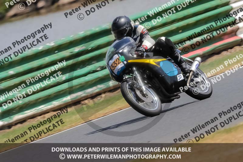 Vintage motorcycle club;eventdigitalimages;mallory park;mallory park trackday photographs;no limits trackdays;peter wileman photography;trackday digital images;trackday photos;vmcc festival 1000 bikes photographs