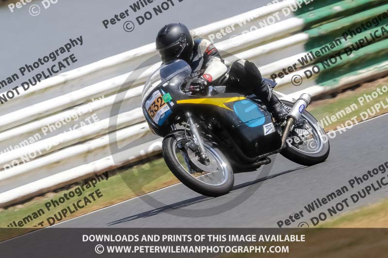 Vintage motorcycle club;eventdigitalimages;mallory park;mallory park trackday photographs;no limits trackdays;peter wileman photography;trackday digital images;trackday photos;vmcc festival 1000 bikes photographs