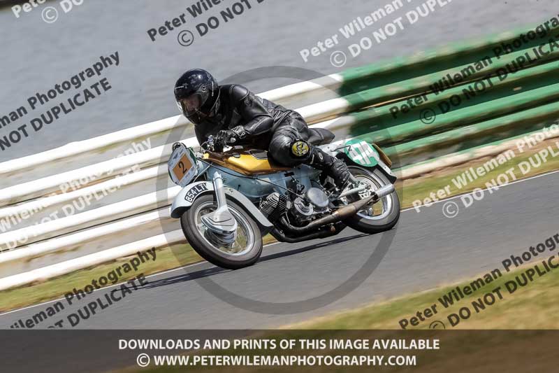 Vintage motorcycle club;eventdigitalimages;mallory park;mallory park trackday photographs;no limits trackdays;peter wileman photography;trackday digital images;trackday photos;vmcc festival 1000 bikes photographs