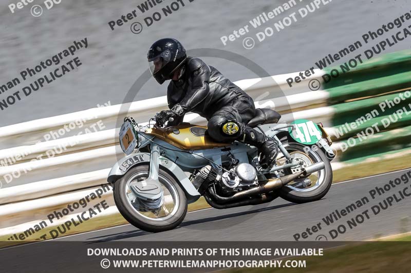 Vintage motorcycle club;eventdigitalimages;mallory park;mallory park trackday photographs;no limits trackdays;peter wileman photography;trackday digital images;trackday photos;vmcc festival 1000 bikes photographs