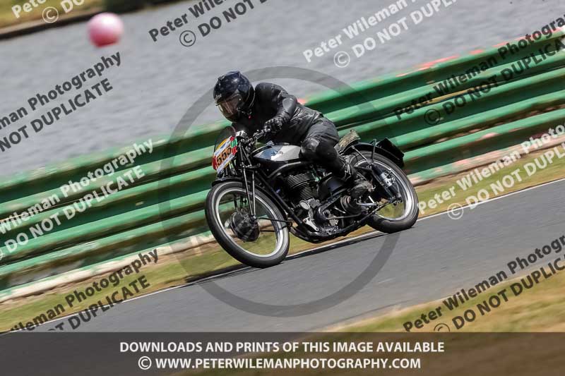 Vintage motorcycle club;eventdigitalimages;mallory park;mallory park trackday photographs;no limits trackdays;peter wileman photography;trackday digital images;trackday photos;vmcc festival 1000 bikes photographs