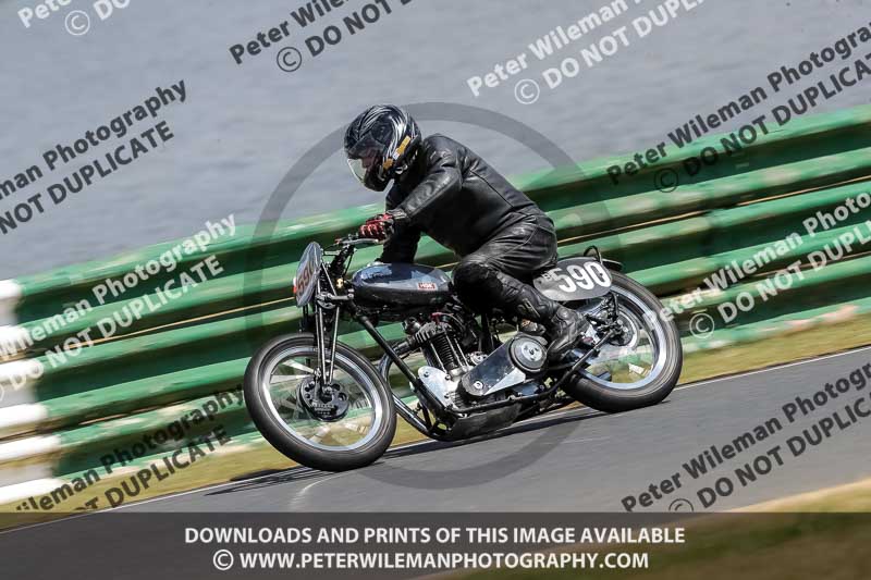 Vintage motorcycle club;eventdigitalimages;mallory park;mallory park trackday photographs;no limits trackdays;peter wileman photography;trackday digital images;trackday photos;vmcc festival 1000 bikes photographs