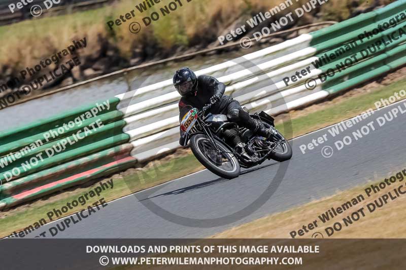 Vintage motorcycle club;eventdigitalimages;mallory park;mallory park trackday photographs;no limits trackdays;peter wileman photography;trackday digital images;trackday photos;vmcc festival 1000 bikes photographs