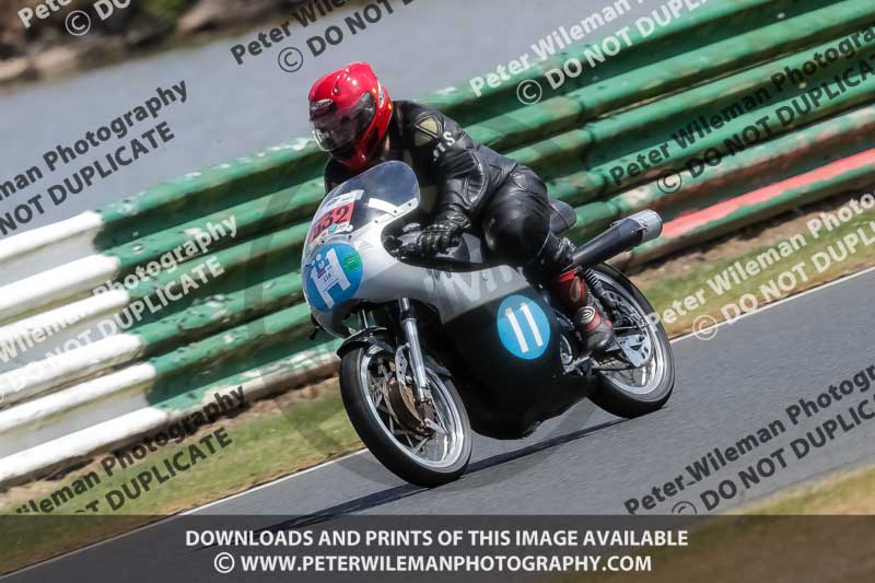 Vintage motorcycle club;eventdigitalimages;mallory park;mallory park trackday photographs;no limits trackdays;peter wileman photography;trackday digital images;trackday photos;vmcc festival 1000 bikes photographs