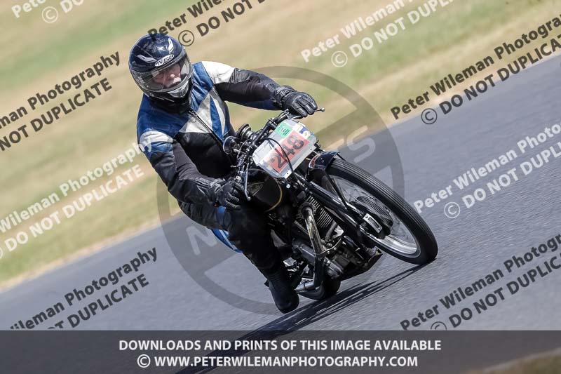 Vintage motorcycle club;eventdigitalimages;mallory park;mallory park trackday photographs;no limits trackdays;peter wileman photography;trackday digital images;trackday photos;vmcc festival 1000 bikes photographs