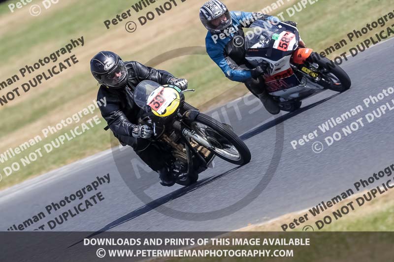 Vintage motorcycle club;eventdigitalimages;mallory park;mallory park trackday photographs;no limits trackdays;peter wileman photography;trackday digital images;trackday photos;vmcc festival 1000 bikes photographs