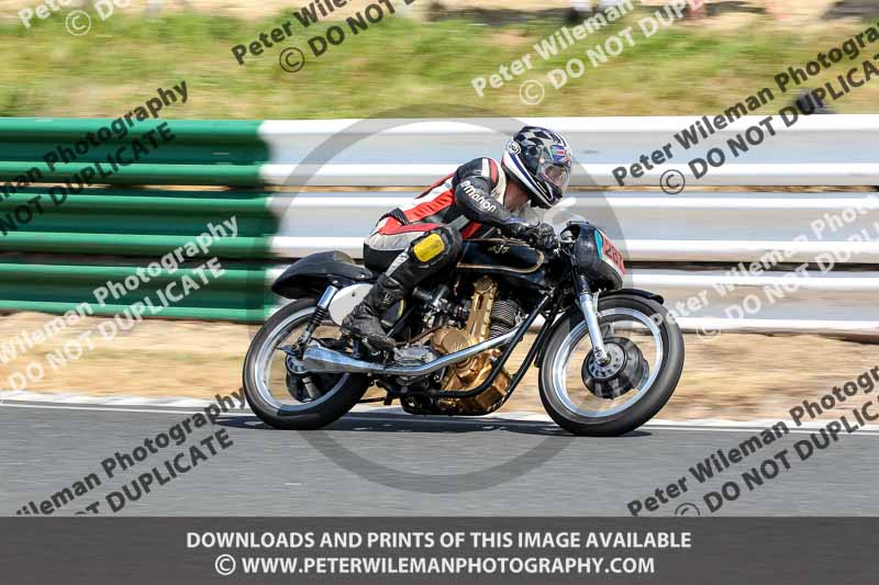 Vintage motorcycle club;eventdigitalimages;mallory park;mallory park trackday photographs;no limits trackdays;peter wileman photography;trackday digital images;trackday photos;vmcc festival 1000 bikes photographs