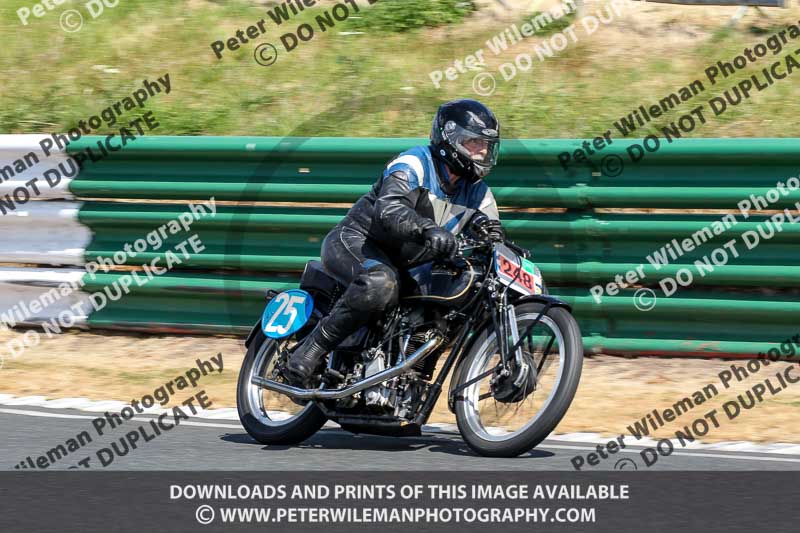 Vintage motorcycle club;eventdigitalimages;mallory park;mallory park trackday photographs;no limits trackdays;peter wileman photography;trackday digital images;trackday photos;vmcc festival 1000 bikes photographs