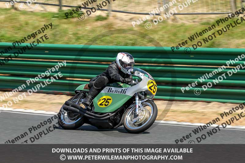 Vintage motorcycle club;eventdigitalimages;mallory park;mallory park trackday photographs;no limits trackdays;peter wileman photography;trackday digital images;trackday photos;vmcc festival 1000 bikes photographs