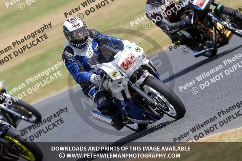 Vintage motorcycle club;eventdigitalimages;mallory park;mallory park trackday photographs;no limits trackdays;peter wileman photography;trackday digital images;trackday photos;vmcc festival 1000 bikes photographs