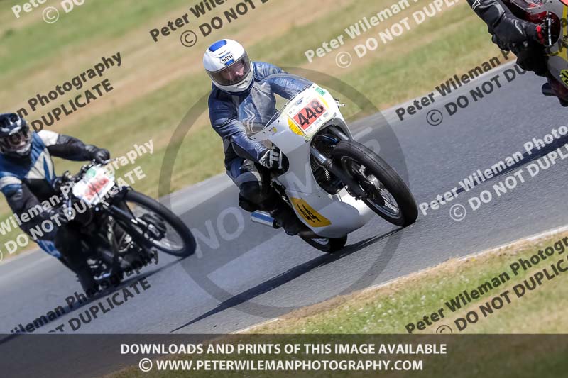 Vintage motorcycle club;eventdigitalimages;mallory park;mallory park trackday photographs;no limits trackdays;peter wileman photography;trackday digital images;trackday photos;vmcc festival 1000 bikes photographs