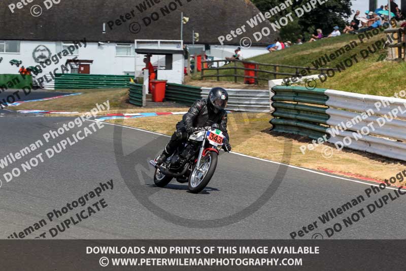 Vintage motorcycle club;eventdigitalimages;mallory park;mallory park trackday photographs;no limits trackdays;peter wileman photography;trackday digital images;trackday photos;vmcc festival 1000 bikes photographs