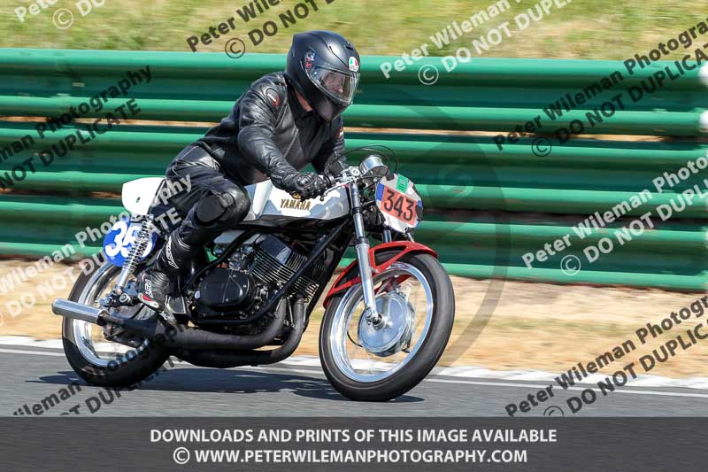 Vintage motorcycle club;eventdigitalimages;mallory park;mallory park trackday photographs;no limits trackdays;peter wileman photography;trackday digital images;trackday photos;vmcc festival 1000 bikes photographs