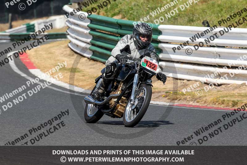 Vintage motorcycle club;eventdigitalimages;mallory park;mallory park trackday photographs;no limits trackdays;peter wileman photography;trackday digital images;trackday photos;vmcc festival 1000 bikes photographs