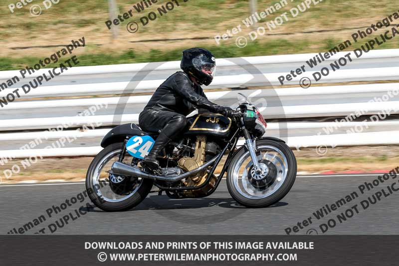 Vintage motorcycle club;eventdigitalimages;mallory park;mallory park trackday photographs;no limits trackdays;peter wileman photography;trackday digital images;trackday photos;vmcc festival 1000 bikes photographs