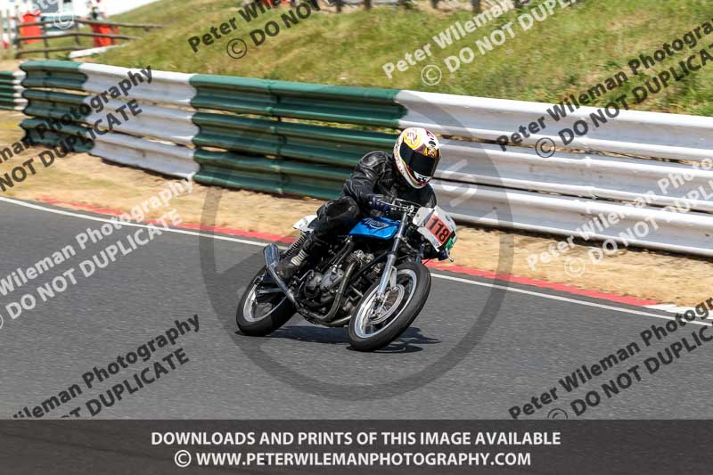 Vintage motorcycle club;eventdigitalimages;mallory park;mallory park trackday photographs;no limits trackdays;peter wileman photography;trackday digital images;trackday photos;vmcc festival 1000 bikes photographs