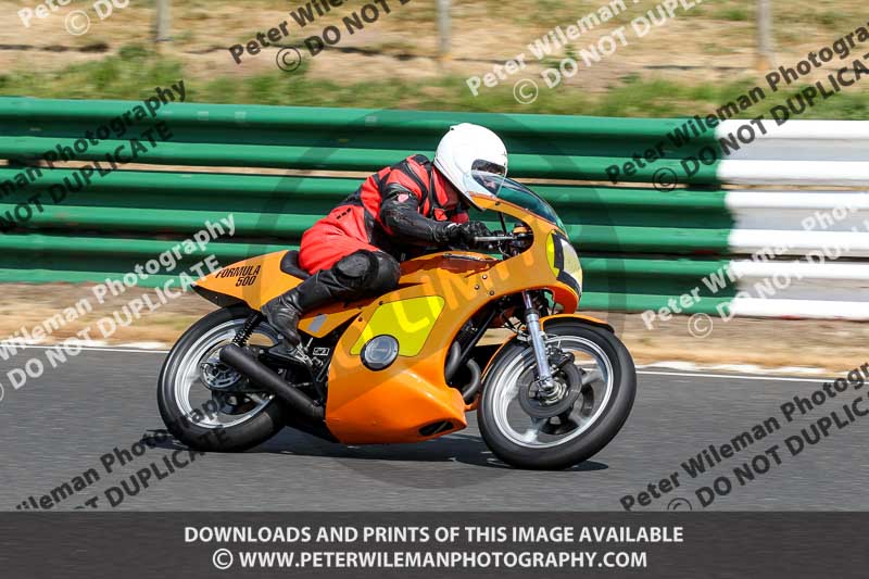 Vintage motorcycle club;eventdigitalimages;mallory park;mallory park trackday photographs;no limits trackdays;peter wileman photography;trackday digital images;trackday photos;vmcc festival 1000 bikes photographs