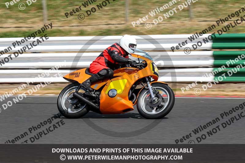 Vintage motorcycle club;eventdigitalimages;mallory park;mallory park trackday photographs;no limits trackdays;peter wileman photography;trackday digital images;trackday photos;vmcc festival 1000 bikes photographs