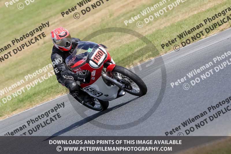 Vintage motorcycle club;eventdigitalimages;mallory park;mallory park trackday photographs;no limits trackdays;peter wileman photography;trackday digital images;trackday photos;vmcc festival 1000 bikes photographs