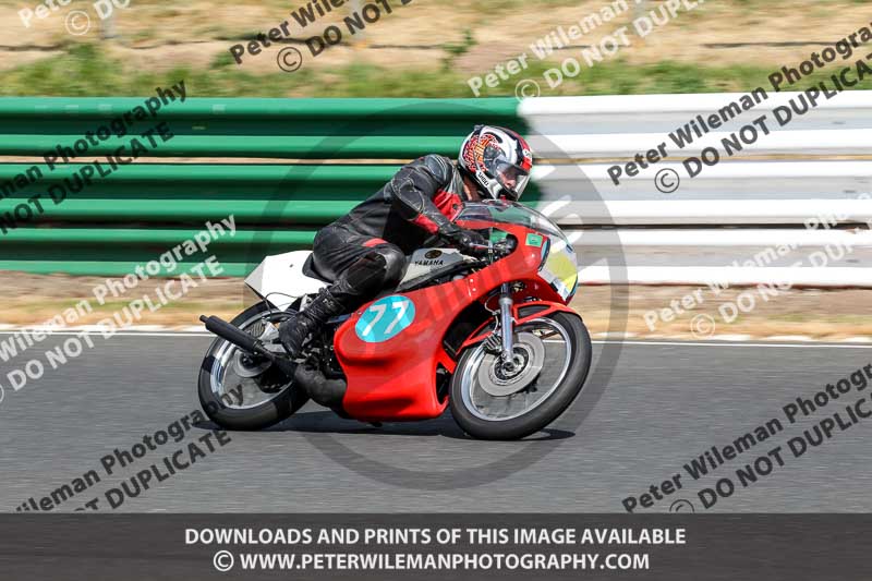 Vintage motorcycle club;eventdigitalimages;mallory park;mallory park trackday photographs;no limits trackdays;peter wileman photography;trackday digital images;trackday photos;vmcc festival 1000 bikes photographs