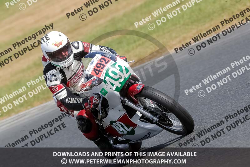 Vintage motorcycle club;eventdigitalimages;mallory park;mallory park trackday photographs;no limits trackdays;peter wileman photography;trackday digital images;trackday photos;vmcc festival 1000 bikes photographs