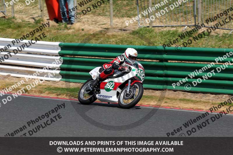 Vintage motorcycle club;eventdigitalimages;mallory park;mallory park trackday photographs;no limits trackdays;peter wileman photography;trackday digital images;trackday photos;vmcc festival 1000 bikes photographs