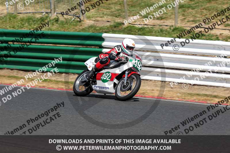 Vintage motorcycle club;eventdigitalimages;mallory park;mallory park trackday photographs;no limits trackdays;peter wileman photography;trackday digital images;trackday photos;vmcc festival 1000 bikes photographs