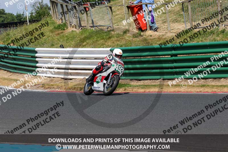 Vintage motorcycle club;eventdigitalimages;mallory park;mallory park trackday photographs;no limits trackdays;peter wileman photography;trackday digital images;trackday photos;vmcc festival 1000 bikes photographs