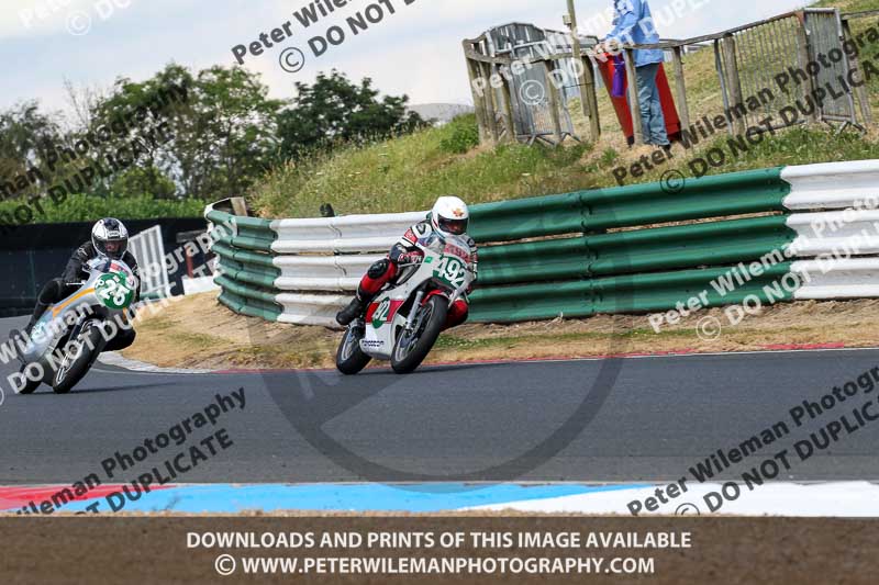 Vintage motorcycle club;eventdigitalimages;mallory park;mallory park trackday photographs;no limits trackdays;peter wileman photography;trackday digital images;trackday photos;vmcc festival 1000 bikes photographs