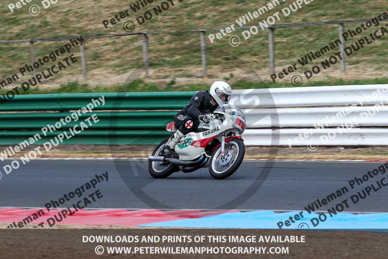 Vintage motorcycle club;eventdigitalimages;mallory park;mallory park trackday photographs;no limits trackdays;peter wileman photography;trackday digital images;trackday photos;vmcc festival 1000 bikes photographs