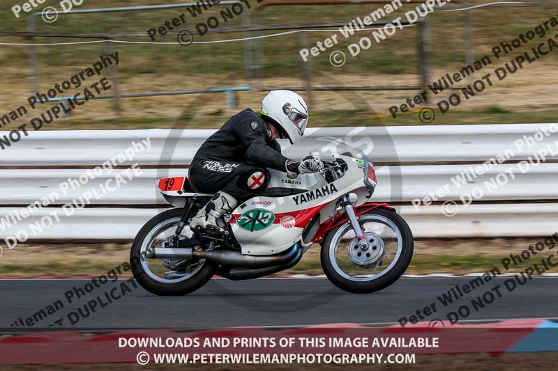 Vintage motorcycle club;eventdigitalimages;mallory park;mallory park trackday photographs;no limits trackdays;peter wileman photography;trackday digital images;trackday photos;vmcc festival 1000 bikes photographs