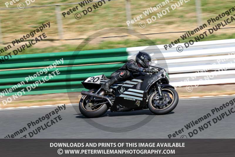 Vintage motorcycle club;eventdigitalimages;mallory park;mallory park trackday photographs;no limits trackdays;peter wileman photography;trackday digital images;trackday photos;vmcc festival 1000 bikes photographs