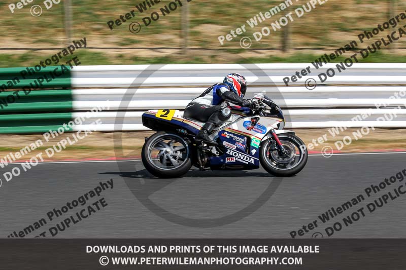 Vintage motorcycle club;eventdigitalimages;mallory park;mallory park trackday photographs;no limits trackdays;peter wileman photography;trackday digital images;trackday photos;vmcc festival 1000 bikes photographs