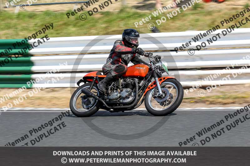 Vintage motorcycle club;eventdigitalimages;mallory park;mallory park trackday photographs;no limits trackdays;peter wileman photography;trackday digital images;trackday photos;vmcc festival 1000 bikes photographs