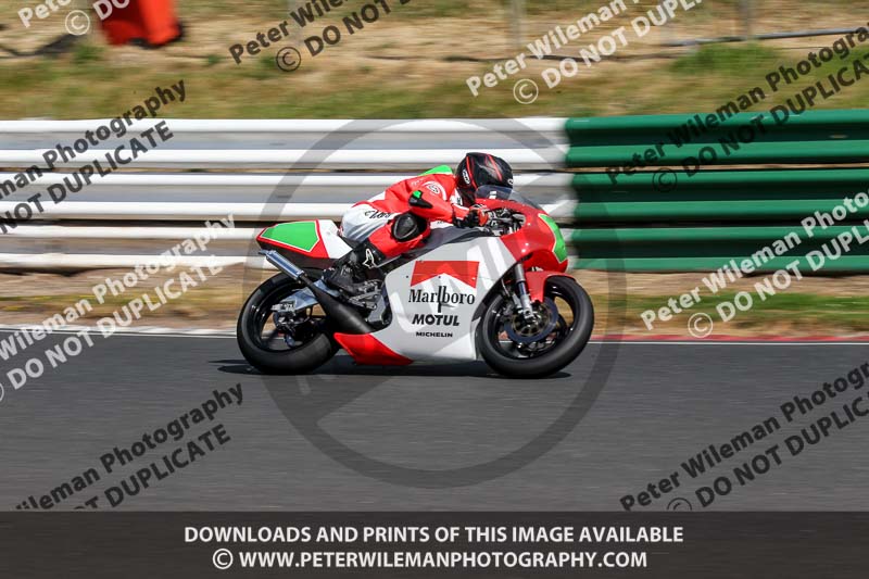 Vintage motorcycle club;eventdigitalimages;mallory park;mallory park trackday photographs;no limits trackdays;peter wileman photography;trackday digital images;trackday photos;vmcc festival 1000 bikes photographs