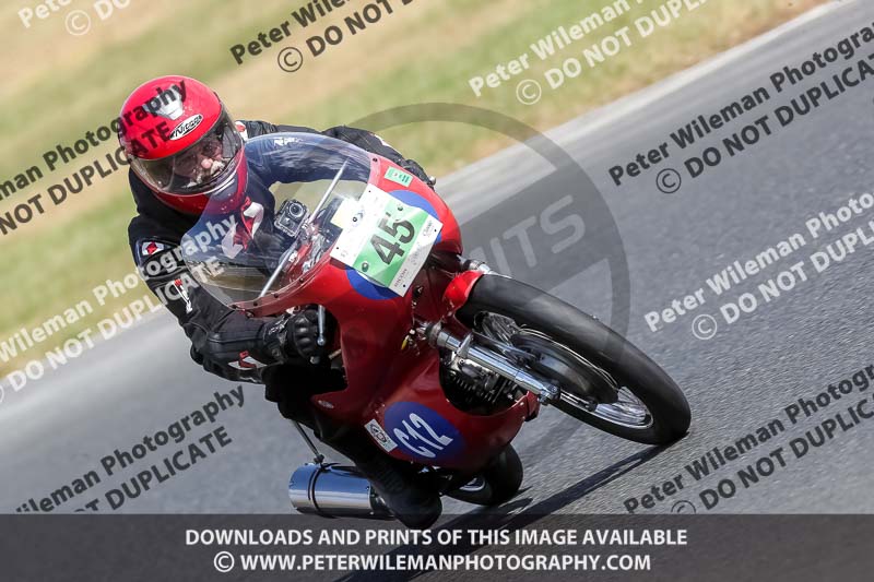 Vintage motorcycle club;eventdigitalimages;mallory park;mallory park trackday photographs;no limits trackdays;peter wileman photography;trackday digital images;trackday photos;vmcc festival 1000 bikes photographs