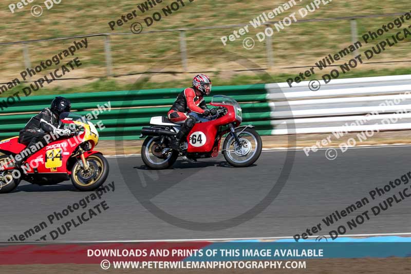 Vintage motorcycle club;eventdigitalimages;mallory park;mallory park trackday photographs;no limits trackdays;peter wileman photography;trackday digital images;trackday photos;vmcc festival 1000 bikes photographs