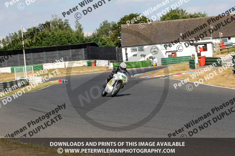 Vintage motorcycle club;eventdigitalimages;mallory park;mallory park trackday photographs;no limits trackdays;peter wileman photography;trackday digital images;trackday photos;vmcc festival 1000 bikes photographs