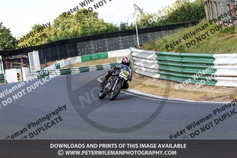 Vintage motorcycle club;eventdigitalimages;mallory park;mallory park trackday photographs;no limits trackdays;peter wileman photography;trackday digital images;trackday photos;vmcc festival 1000 bikes photographs