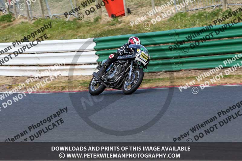 Vintage motorcycle club;eventdigitalimages;mallory park;mallory park trackday photographs;no limits trackdays;peter wileman photography;trackday digital images;trackday photos;vmcc festival 1000 bikes photographs