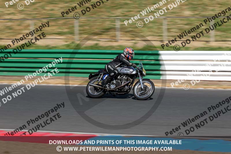 Vintage motorcycle club;eventdigitalimages;mallory park;mallory park trackday photographs;no limits trackdays;peter wileman photography;trackday digital images;trackday photos;vmcc festival 1000 bikes photographs